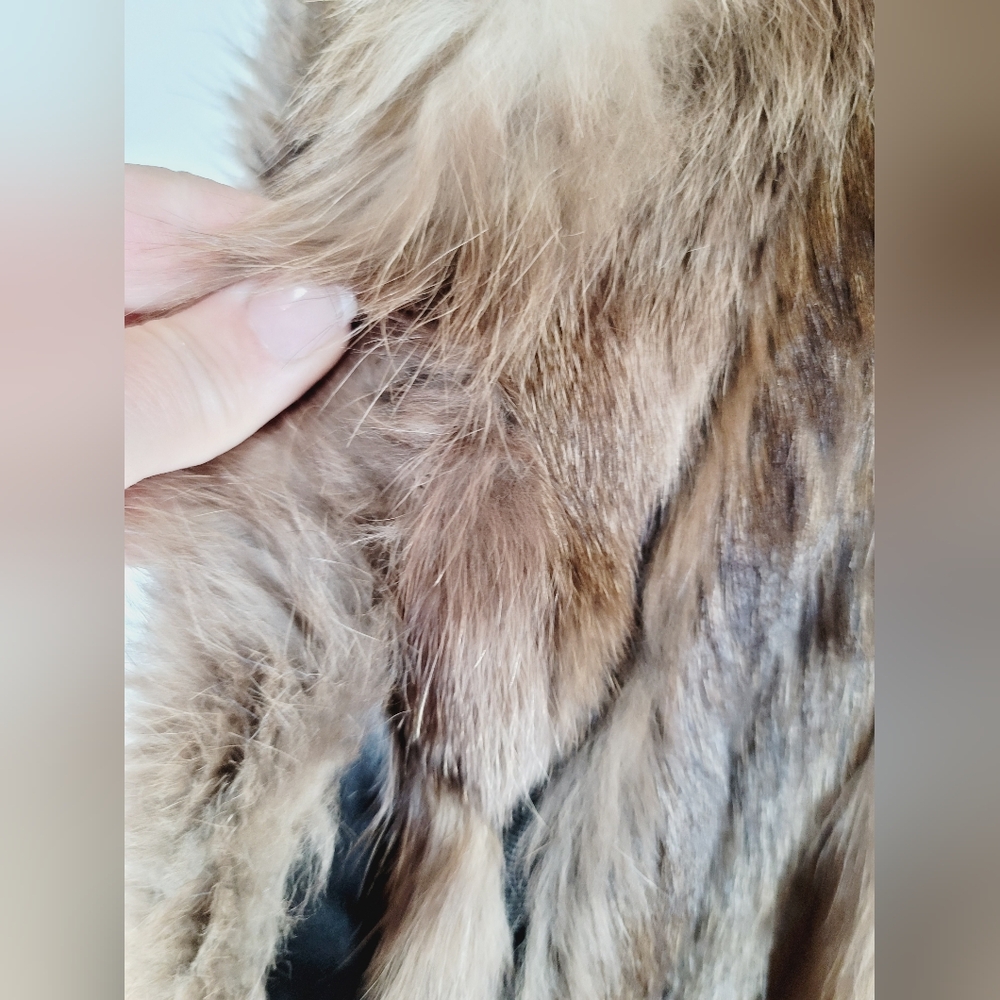 VINTAGE RACCOON FUR COAT, SIZE SMALL - Picture 4 of 5
